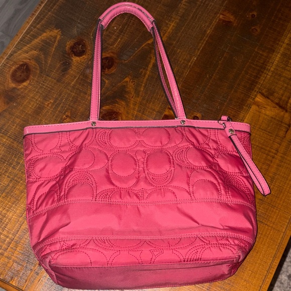 Coach Vintage Y2K Quilted Tote Bag: Rose Pink Signature, Patent Leather Trim - Picture 6 of 16